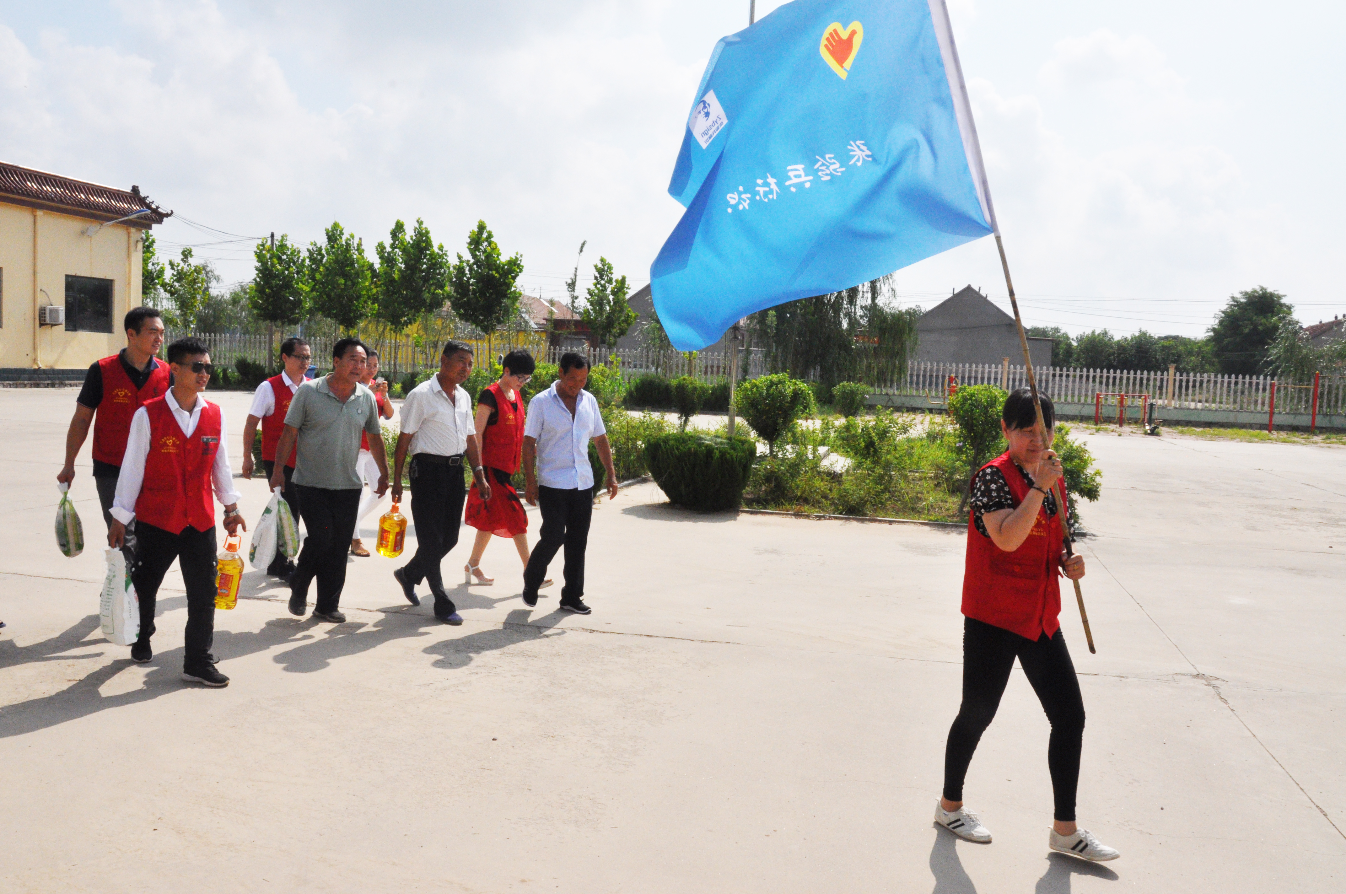 【社會(huì)活動(dòng)】義工幫扶